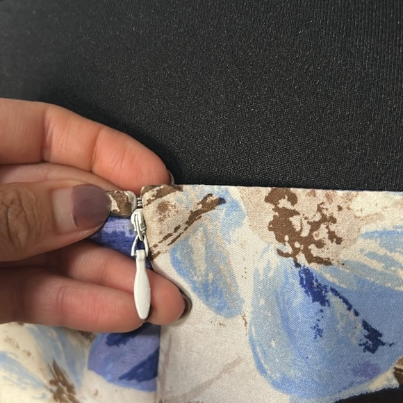 Banana Republic Floral Dress - Scoop Neck | Size 4 | Elegant Print - Picture 5 of 8